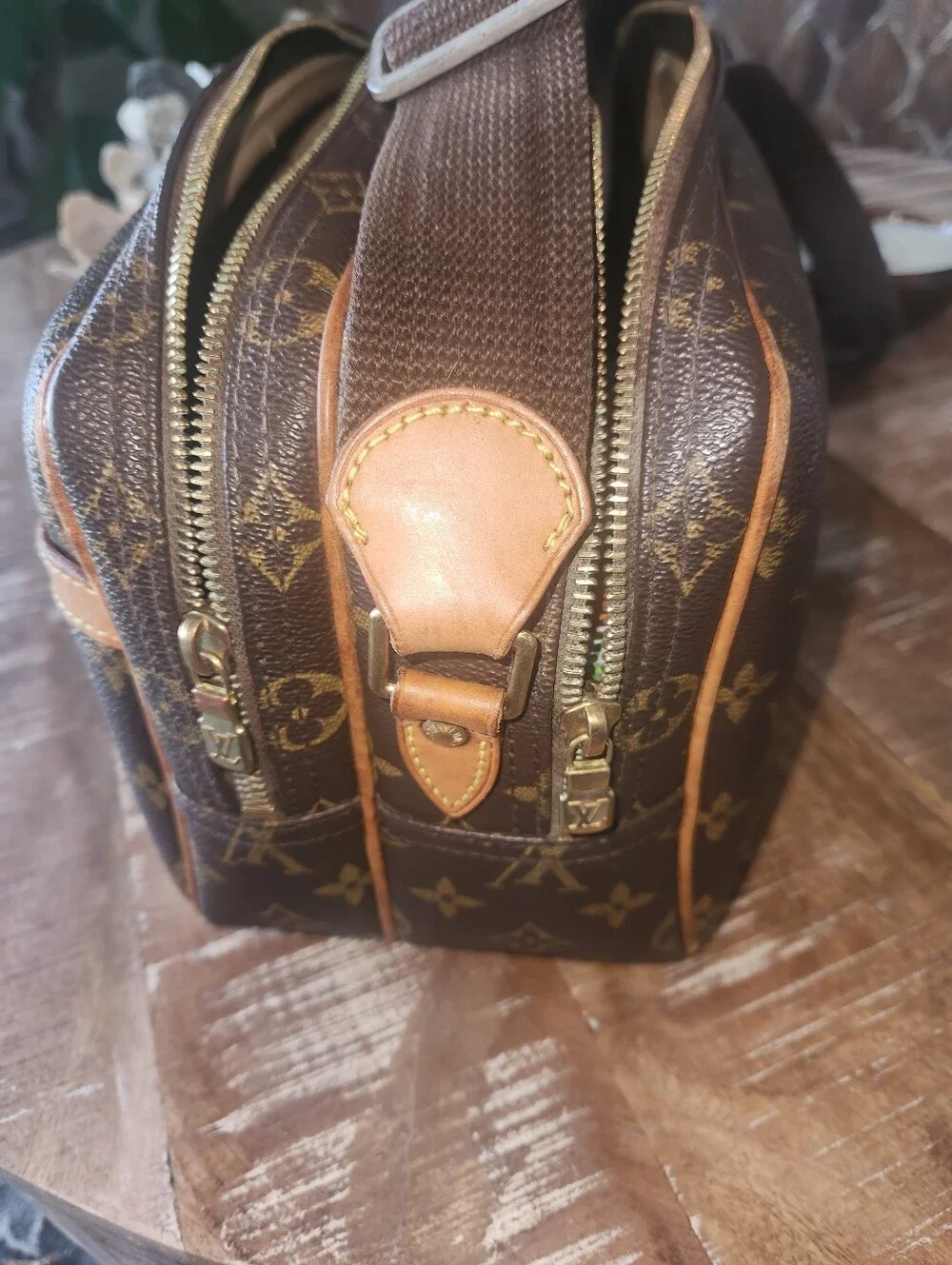 Authentic Louis Vuitton Reporter GM